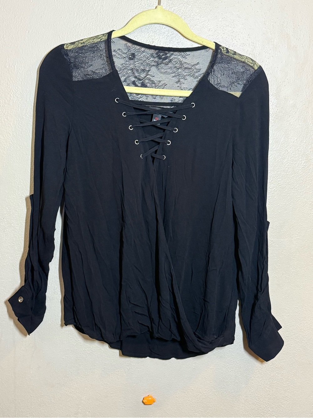 Women’s Rock & Republic Black Lace-Shoulder Lace-Up Top Sz XS